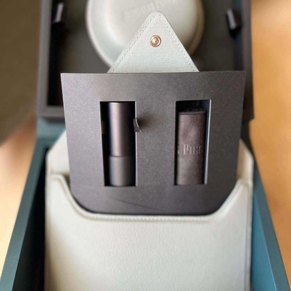AP Audemars Piguet  Gift Set. Watch Leather Travel Case and Cleaning kit.